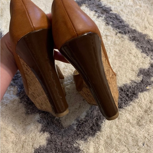 Charming Charlies Size 7 Platform Wedge Heels Open Toe Faux Leather - Picture 2 of 9